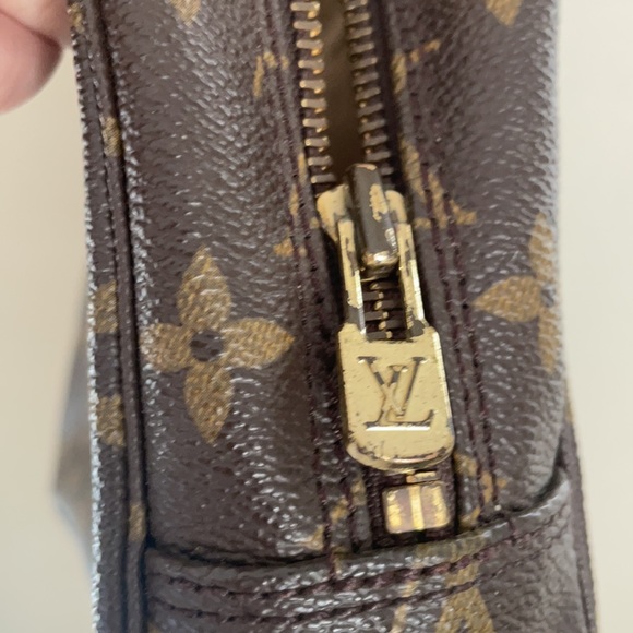 LOUIS VUITTON Monogram Trousse Toilette 23 - Picture 5 of 9